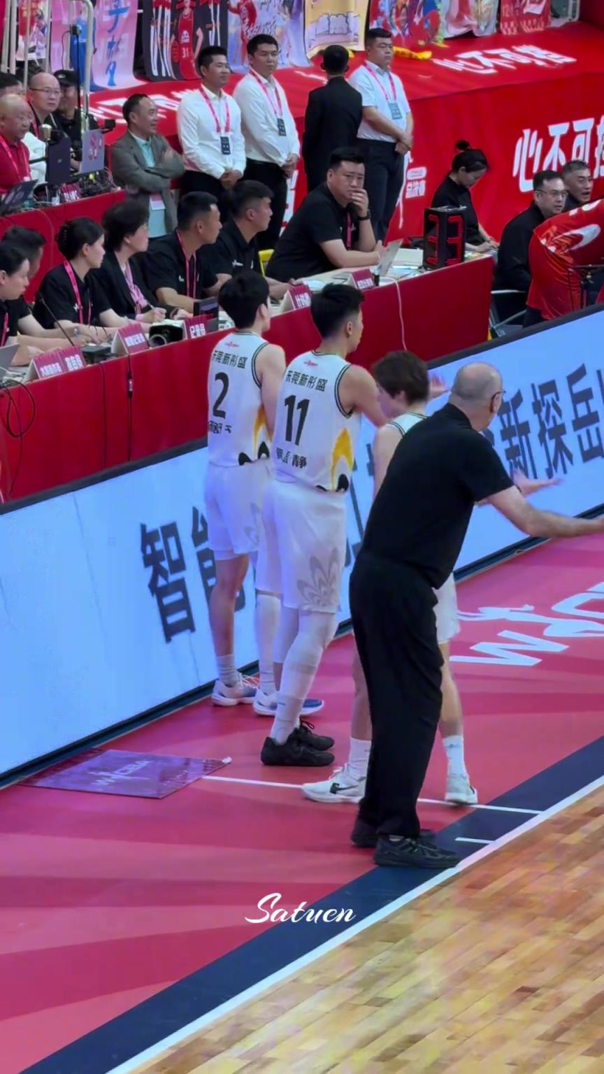 無奈的一家三口！絕望的教練，氣瘋了的皮總！