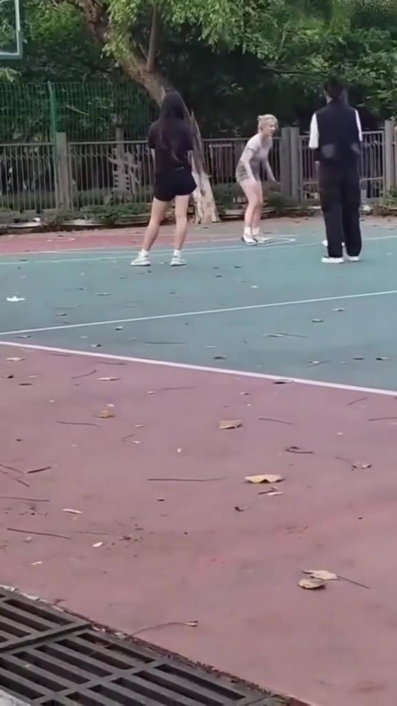 上來就背打女生的男人，真的活該沒有女朋友啊