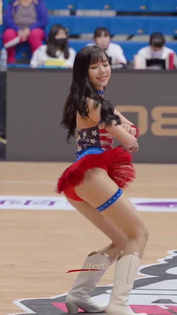 最好的啦啦隊(duì)小姐姐！自信，健康充滿活力！